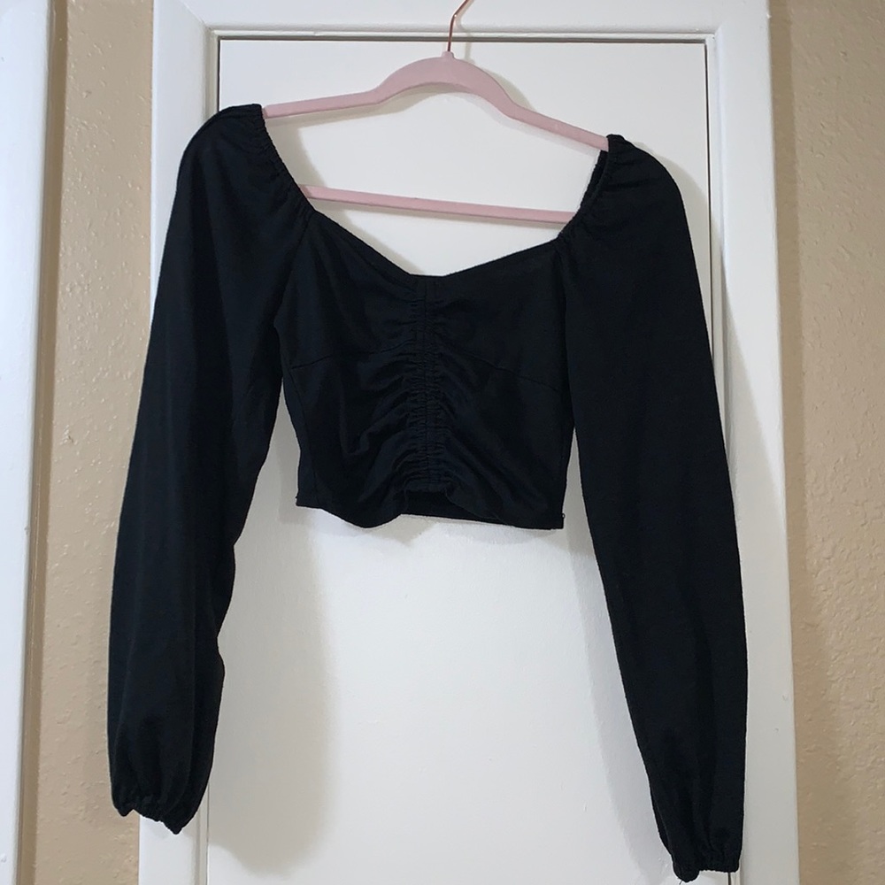 Black long sleeve crop top